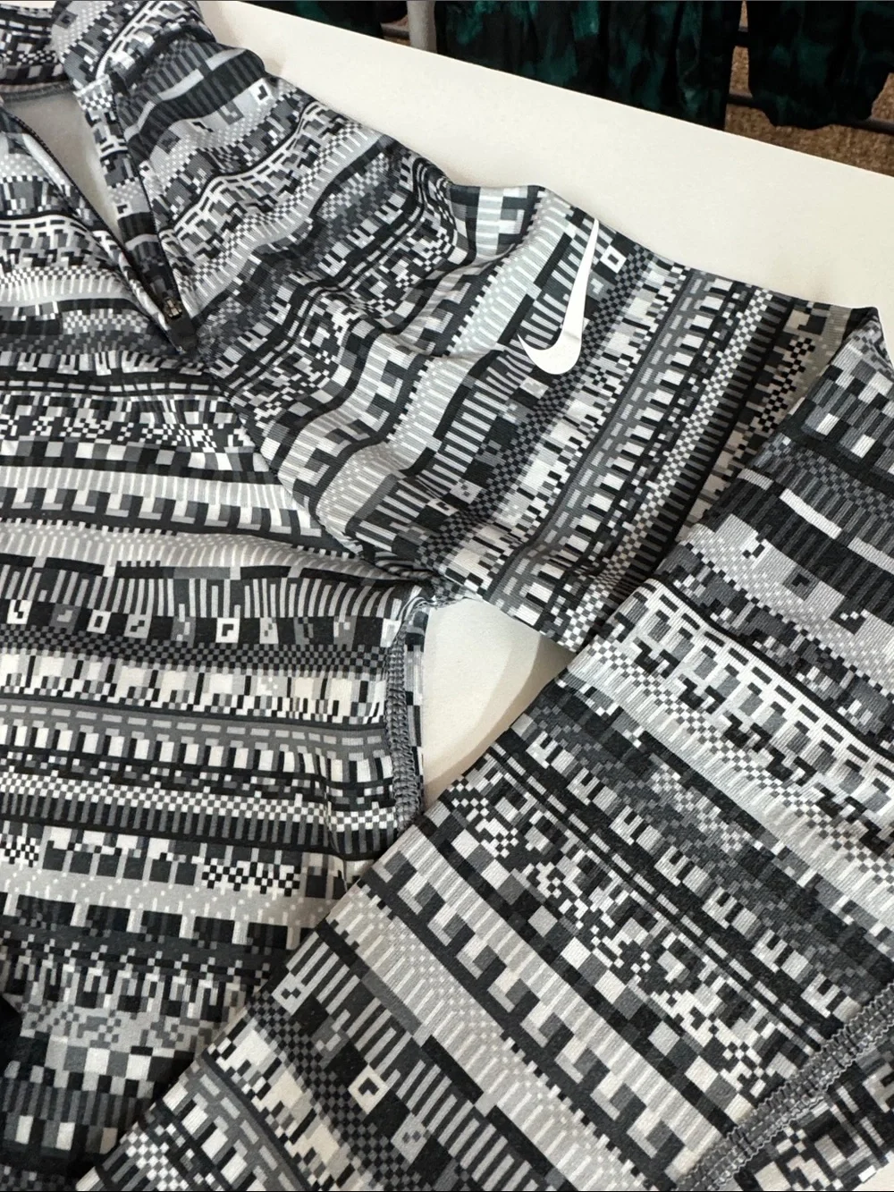 Nike Women's Black & White Patterned Leggings Set